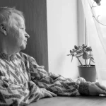 an Demenz erkrankte Seniorin sch